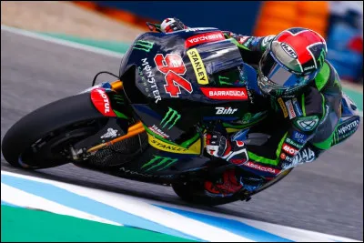 En MotoGP, le drapeau noir accompagn&eacute; du num&eacute;ro d&rsquo;un pilote lui indique qu&rsquo;il doit rentrer aux stands.
