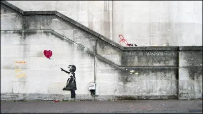 En 2018, lors d'une vente aux ench&egrave;res &agrave; Londres, que s'est-il pass&eacute; imm&eacute;diatement apr&egrave;s l'adjudication de la toile "Girl with Balloon" de Banksy pour plus d'un million de livres ?