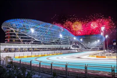 Le Grand Prix d'Abou Dhabi 2014 a attribu&eacute; le double de points pour la derni&egrave;re course de la saison.