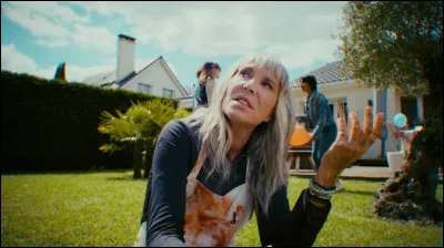 Quel single de Zazie a pr&eacute;c&eacute;d&eacute; la sortie de son album ''Volatil'', paru le 2 octobre 2026 ?
