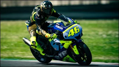 Valentino Rossi a remport&eacute; son premier titre mondial en cat&eacute;gorie reine avec Yamaha.