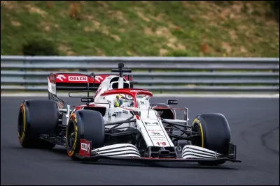 Lors des courses sprint de Formule 1 en 2021, les trois premiers recevaient respectivement trois, deux et un point au championnat.