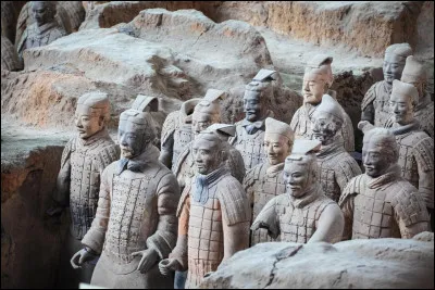 En 1974, la d&eacute;couverte de l'arm&eacute;e de terre cuite en Chine s'est faite par pur hasard. Qui l'a d&eacute;couverte ?