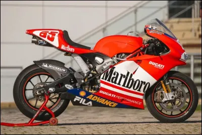 La Ducati Desmosedici a fait ses d&eacute;buts en championnat du monde MotoGP lors de la saison 2003.