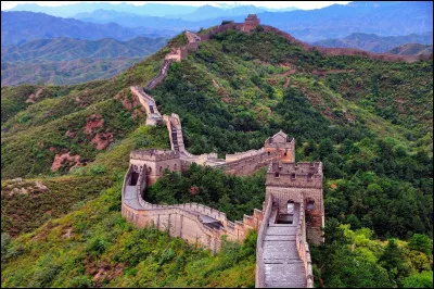 Questions 6 &agrave; 10 : HISTOIREQuel empereur chinois a ordonn&eacute; la construction de la premi&egrave;re version unifi&eacute;e de la Grande Muraille de Chine ?