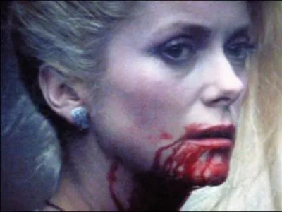 Quelle rock star incarne le mari de Catherine Deneuve, vampiresse new-yorkaise, dans 'Les Prdateurs' ?
