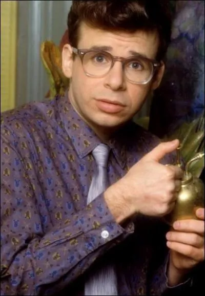 Quel objet spcial Seymour Krelborn place-t-il dans la vitrine de 'La Petite Boutique des Horreurs' ?