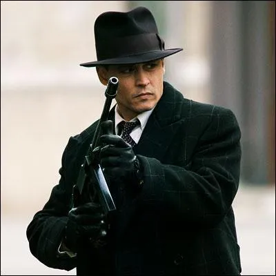 Quel est le nom du braqueur clbre qu'incarne Johnny Depp dans 'Public Enemies' ?