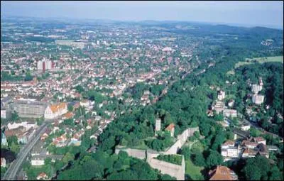 Ville industrielle, Bielefeld est pourtant situe tout  ct d'une clbre fort.