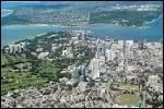 La capitale de la Tanzanie a pour nom Dodoma. Mais la plus grande ville et ancienne capitale est le port de...