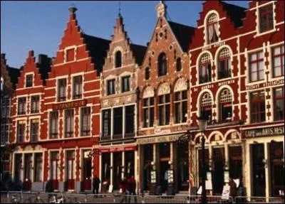 C'est la capitale de la province d'Anvers. Quelle et son nom ?