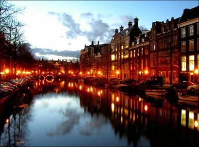 C'est la capitale de la Hollande.