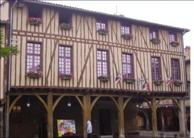 C'est la mairie de cette petite commune situe au cur du pays Cathare.