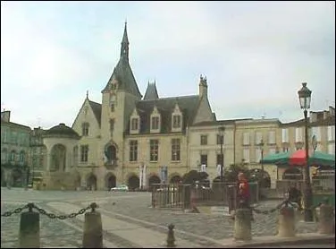 Sous-prfecture de la Gironde, son Maire a un nom trs connu. Quelle est cette ville ?