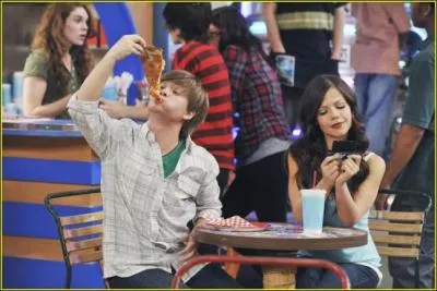 Quel est le travail de la petite amie de Jackson ?