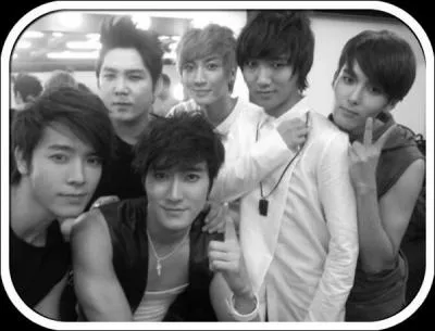 Qui prsentent en duo une mission radio ?