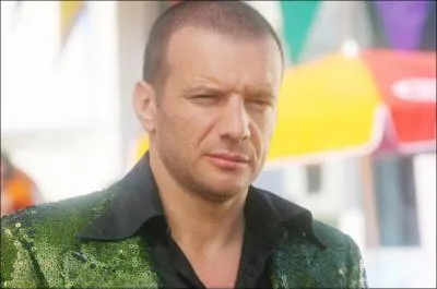 Il part  la recherche de la bte du Gevaudan dans 'Le pacte des loups', c'est .