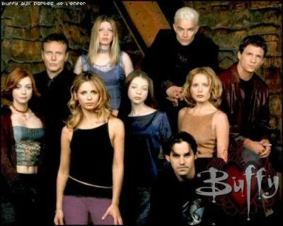 Qui est le ralisateur de 'Buffy contre les vampires' et en quelle anne la srie a commenc et s'est termine ?