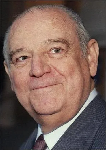 Cet homme politique franais, ancien premier ministre de Giscard d'Estaing aimait beaucoup Mozart. De qui s'agit-il