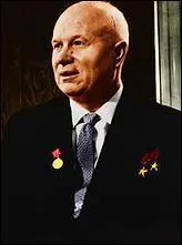 Célèbre par le fait qu'il frappa la table avec son soulier lors d'une séance de l'ONU. Qui est ce chef d'État de l'URSS ?