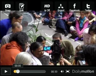 Parti se faire enlacer par la sage indienne Amma, notre reporter a vu la question qu'il comptait lui poser rejete par son assistante. Quel tait cette question ?