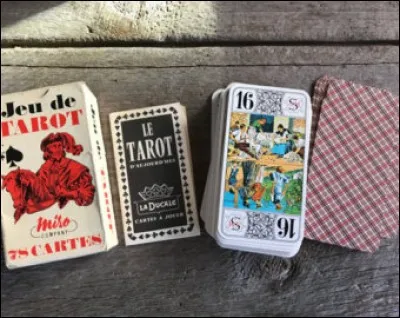 Si vous êtes à droite du preneur, votre jeu est :