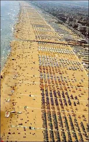 Cette plage se trouve dans les Landes ou en Italie ?