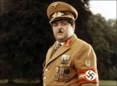 Dans ce film il est le marchal Ludwig von Apfelstrudel, c'est ... .
