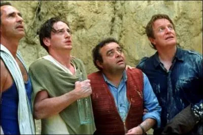 Dans ce film il est Jacques Pouzay, un clown amateur, ici c'est pas visible, c'est ...