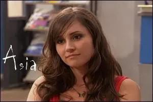 Qui a voulu piger Asia en la faisant boire ?