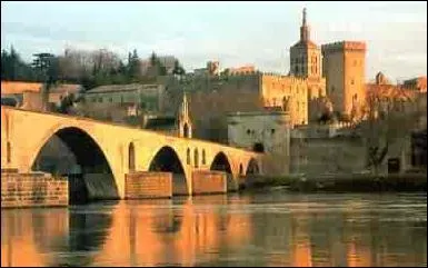Comment se nomment les habitants d'Avignon ?