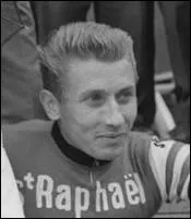 Il a gagn 5 tours de France, 2 tours d'Italie, 1 tour d'Espagne, 9 Grand prix des nations. Quel est ce coureur franais n  Mont-Saint-Aignan ?