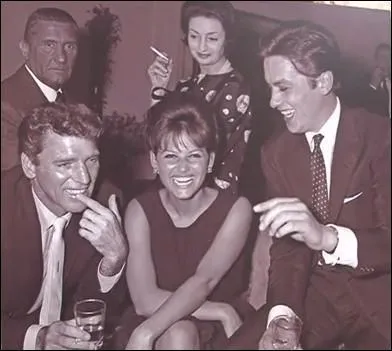 A cot de Delon on retrouve :