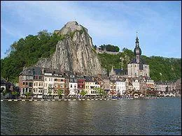 Dinan ou Dinant ? Quelle est celle qui est baigne par la Meuse et est la ville natale d'Adolphe Sax ?