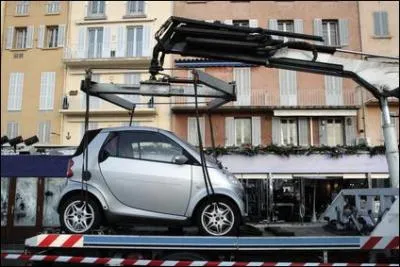 Quelle fut la 1re voiture enleve par la fourrire en 1955 ?