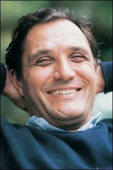 Prsentateur de l'mission film + dbat 'Les dossiers de l'cran', c'est Alain...