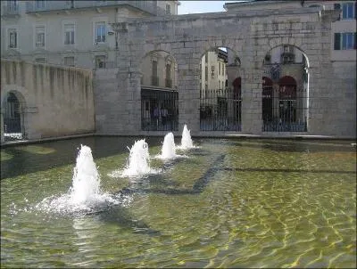 C'est une ville d'eau des Landes. laquelle ?