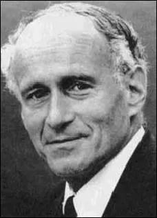 Ce grand mathmaticien franais (1915-2002) a eu la 1re mdaille Fields. Il a t lve de l'cole Normale suprieure, et professeur  l'cole polytechnique. Qui est-ce ?