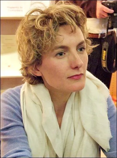 Femme de lettres franaises ne en 1970 elle a notamment crit ' L'chappe belle', 'Ensemble c'est tout'. Qui est-ce ?