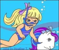 Cette petite fille a souvent vol  travers l'arc-en-ciel pour joindre les Petits Poneys :