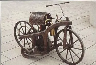 Qui inventa la motocyclette ?