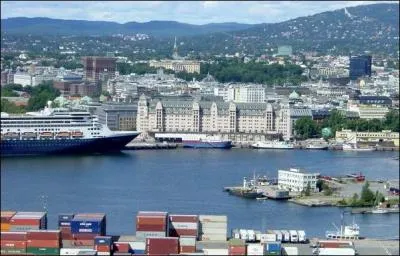 Quelle est cette ville capitale d'un pays du nord de l'Europe ? Cette ville s'est appele Christiana jusqu'en 1924.