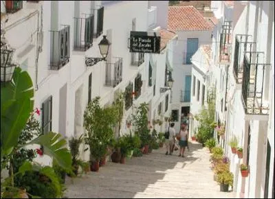 Cette rgion d'Espagne a pour capitale Sville. Quelle est-elle .