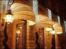 On admet qu'il y a 7 palaces  Paris, dont celui-ci place Vendme :