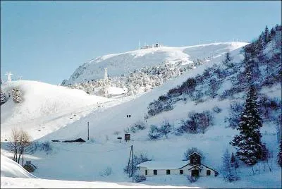 Quelle est cette station des Alpes, situe dans le Massif de Belledonne, dont le sommet se nomme La croix et culmine  2252m ?