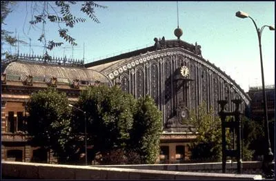 Pourquoi la gare d' Atocha est-elle clbre ?