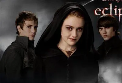 Qui dnonce Renesme aux Volturi ?