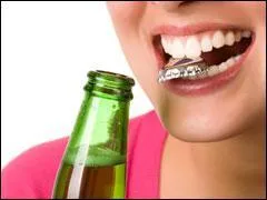 Le 5 dc. 2001, l'Amricain Jos I. Hernandez, a tabli le record du monde du plus grand nombre de bouteilles de bire dcapsules avec les dents. En 1 minute, il a russi  dcapsuler