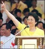Premire femme Prsident d'Asie, elle dirigea son pays, Les Philippines, de 1986  1992. Cette femme n'est autre que