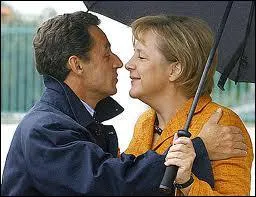 Premire femme Chancelier de l'histoire de l'Allemagne, Angela Merkel, entre en politique en 1989 aprs la chute du mur de Berlin, a succd 